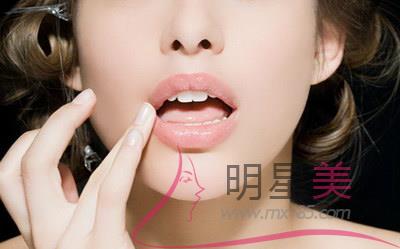 打了半年的<a href=http://www.sbs17.com/listinfo-731-0.html target=_blank class=infotextkey>玻尿酸</a>下巴突然腫了