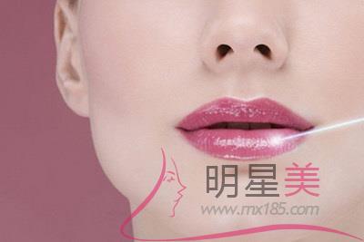 法令紋<a href=http://www.sbs17.com/listinfo-690-0.html target=_blank class=infotextkey>自體脂肪填充</a>圖片