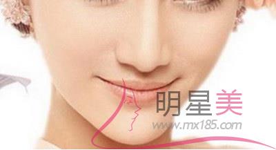 額頭脫皮嚴(yán)重干巴巴的很癢