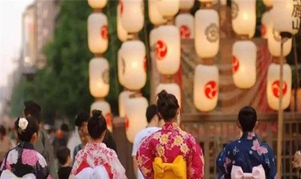 日本女生走路為什么內(nèi)八 日本內(nèi)八的原因是什么