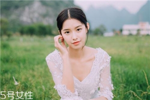 <a href=http://www.sbs17.com/listinfo-731-0.html target=_blank class=infotextkey>玻尿酸</a>填充法令紋會腫嗎？注射后24小時輕微紅腫
