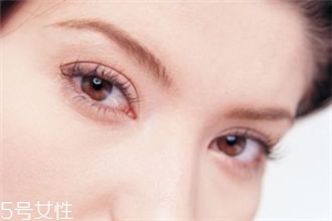 割<a href=http://www.sbs17.com/listinfo-724-0.html target=_blank class=infotextkey>雙眼皮</a>可能出現(xiàn)的癥狀 割<a href=http://www.sbs17.com/listinfo-724-0.html target=_blank class=infotextkey>雙眼皮</a>秋季好因為陽光弱