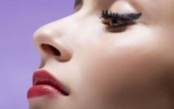 自體脂肪<a href=http://www.sbs17.com/listinfo-737-0.html target=_blank class=infotextkey>隆鼻</a>的缺點(diǎn)