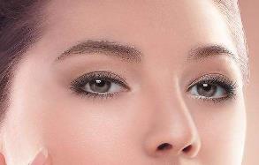 眼袋抽脂術(shù)眼袋抽脂術(shù)風(fēng)險(xiǎn)大嗎