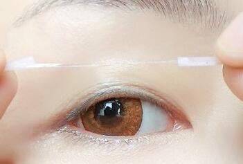 沒<a href=http://www.sbs17.com/listinfo-724-0.html target=_blank class=infotextkey>雙眼皮</a>貼用什么代替