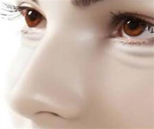 透明質(zhì)酸<a href=http://www.sbs17.com/listinfo-737-0.html target=_blank class=infotextkey>隆鼻</a>幾個月后可以化妝呢