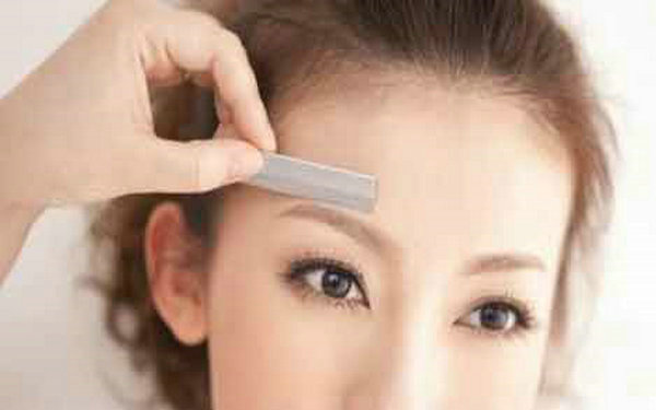 <a href=http://www.sbs17.com/listinfo-655-0.html target=_blank class=infotextkey>切眉</a>提升術(shù)適合的年齡