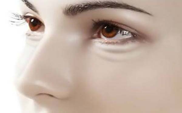紋<a href=http://www.sbs17.com/listinfo-705-0.html target=_blank class=infotextkey>美瞳線</a>后的注意事項(xiàng)