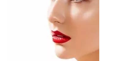 自體脂肪<a href=http://www.sbs17.com/listinfo-737-0.html target=_blank class=infotextkey>隆鼻</a>過程怎么做