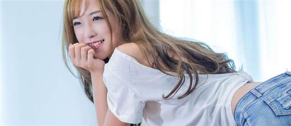 用冷光<a href=http://www.sbs17.com/listinfo-828-0.html target=_blank class=infotextkey>牙齒美白</a>的優(yōu)勢(shì)與缺陷