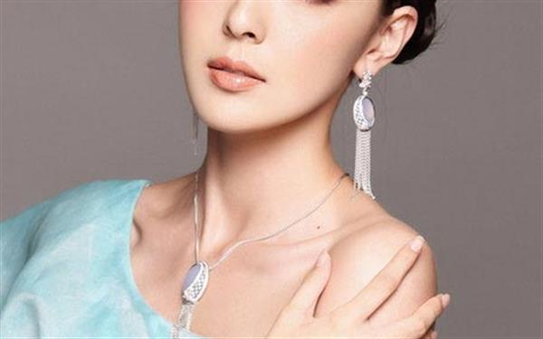 打<a href=http://www.sbs17.com/listinfo-631-0.html target=_blank class=infotextkey>瘦臉</a><a href=http://www.sbs17.com/listinfo-614-0.html target=_blank class=infotextkey>除皺</a>有安全風(fēng)險(xiǎn)嗎