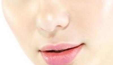 <a href=http://www.sbs17.com/listinfo-737-0.html target=_blank class=infotextkey>隆鼻</a>后鼻頭紅怎么辦