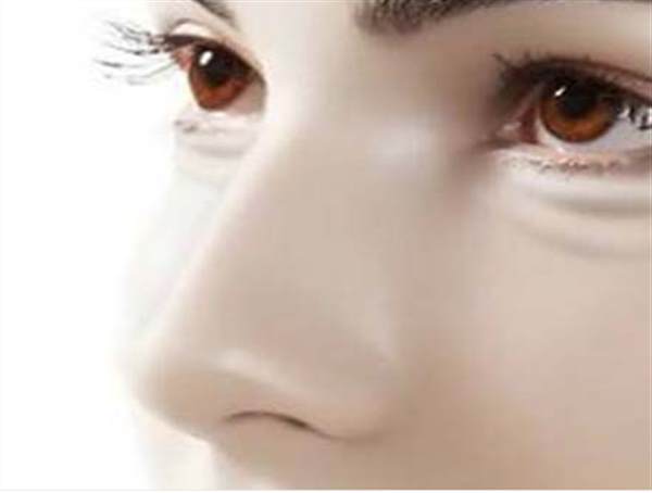 透明質(zhì)酸<a href=http://www.sbs17.com/listinfo-737-0.html target=_blank class=infotextkey>隆鼻</a>恢復(fù)多久能化妝