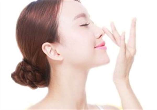 透明質(zhì)酸注射<a href=http://www.sbs17.com/listinfo-737-0.html target=_blank class=infotextkey>隆鼻</a>后會(huì)有什么危害