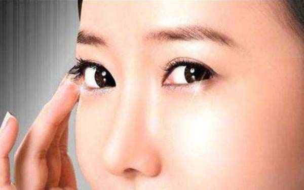 <a href=http://www.sbs17.com/listinfo-705-0.html target=_blank class=infotextkey>美瞳線</a>和傳統(tǒng)<a href=http://www.sbs17.com/listinfo-714-0.html target=_blank class=infotextkey>紋眼線</a>的區(qū)別